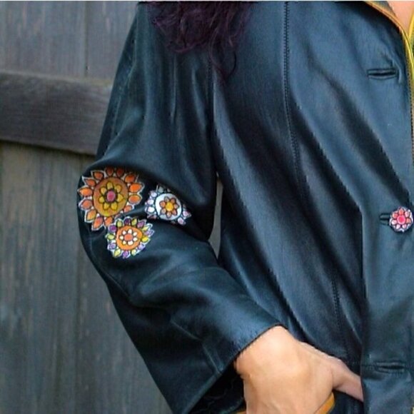 Vintage black leather coat; hand painted fiber art, sunflower sz M - Picture 9 of 16